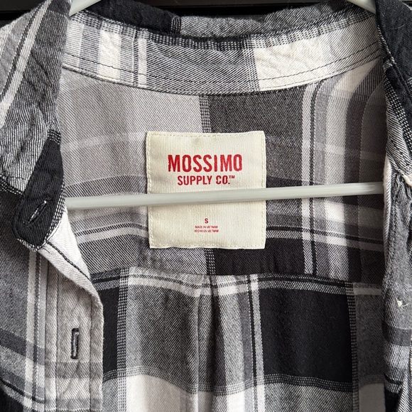 Mossimo (Target) plaid button down - Picture 3 of 4